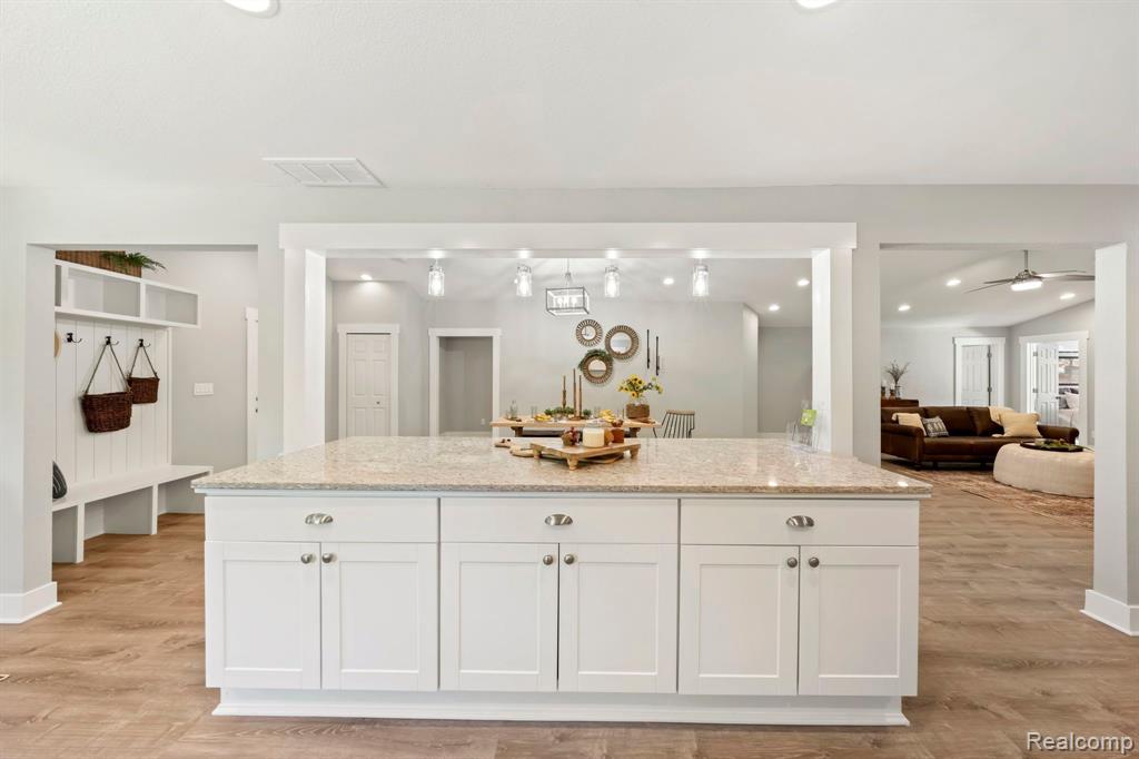 5461 W COON LAKE Road, Howell, MI 48843 — Photo 12