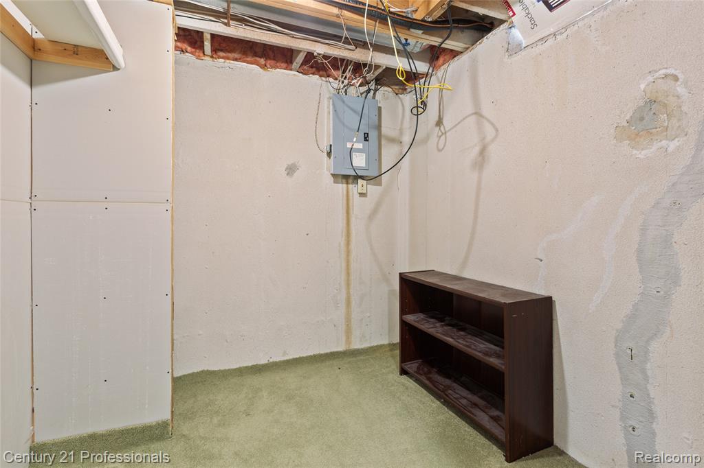 18344 Greenmeadow Drive, Clinton Twp, MI 48038 — Photo 24