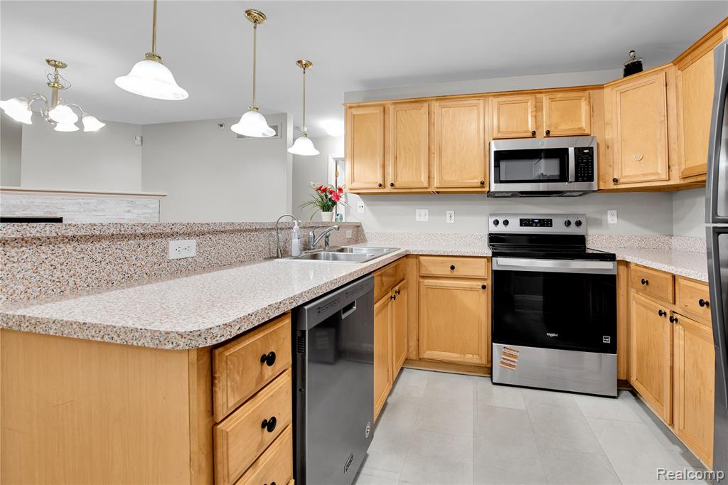 10104 Jasmine Drive, Walled Lake, MI 48390 — Photo 10