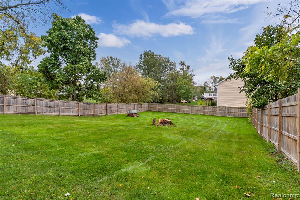 10174 HEGEL Road, Goodrich Vlg, MI — Photo 7