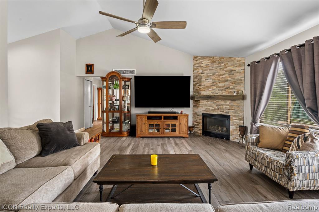 47697 BARCLAY Court, Shelby Twp, MI 48317 — Photo 10