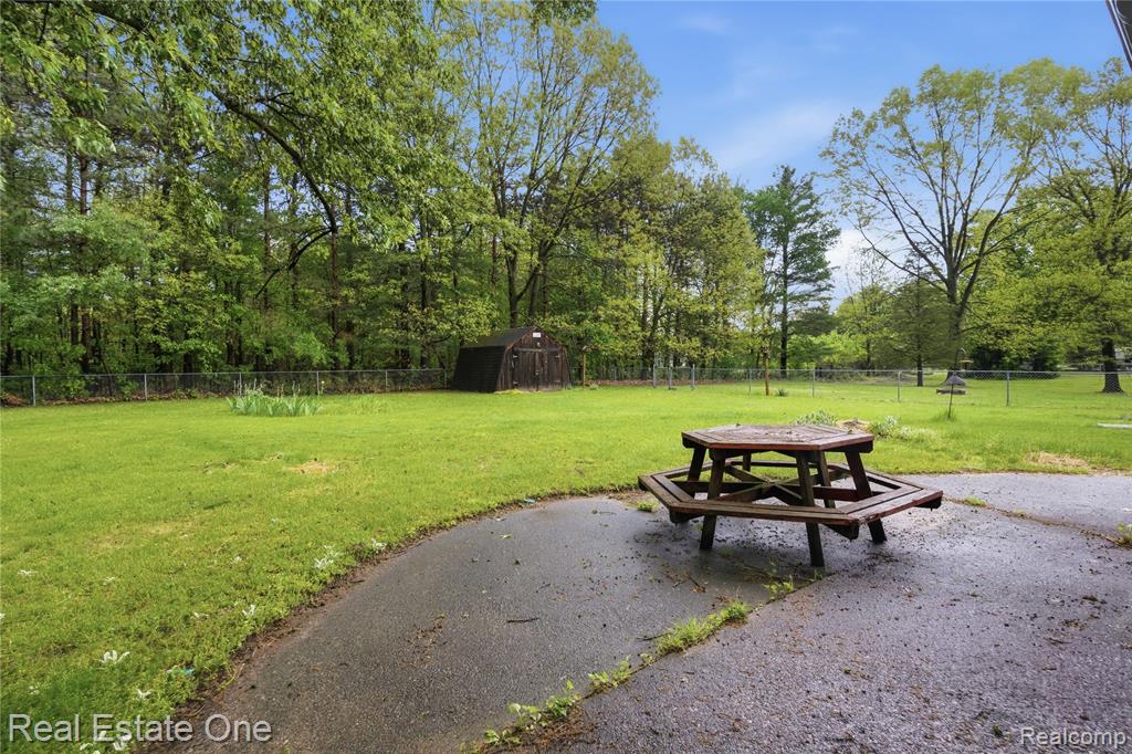 9715 Galatian Drive, Whitmore Lake, MI 48189 — Photo 23