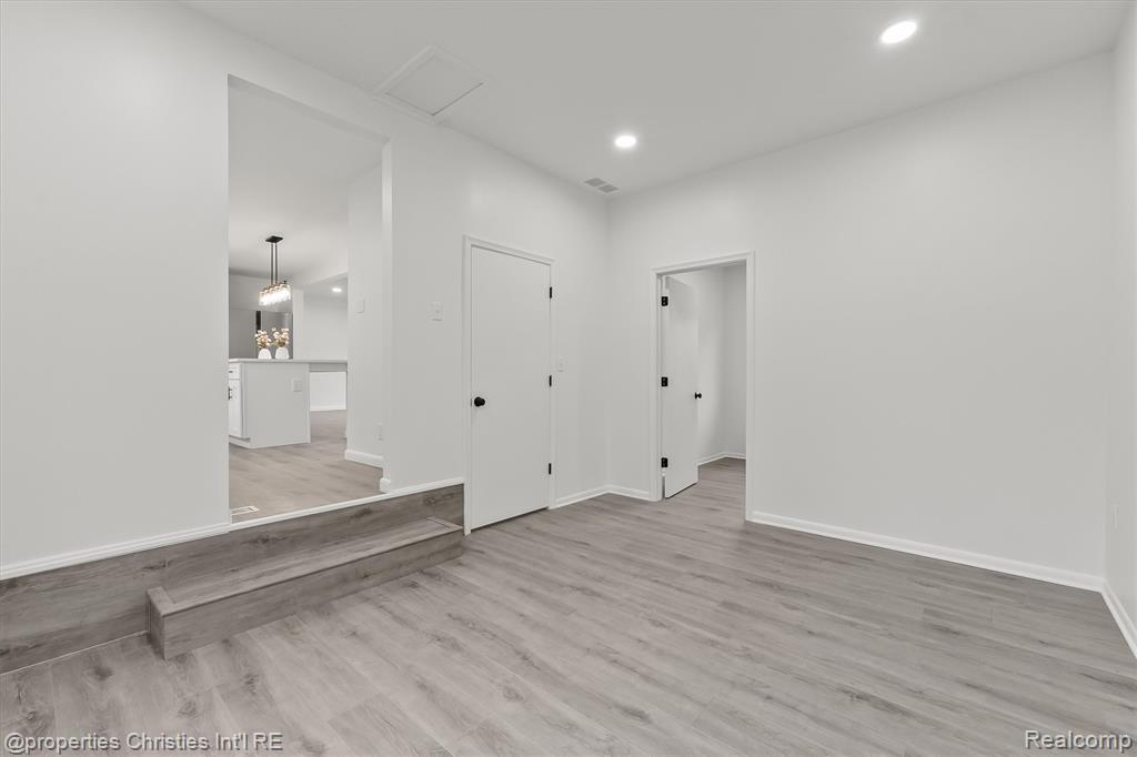 33355 Slocum Drive, Farmington, MI 48336 — Photo 12