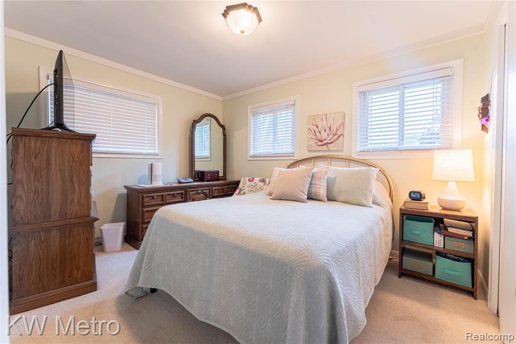 8487 Salem Lane, Dearborn Heights, MI 48127 — Photo 18