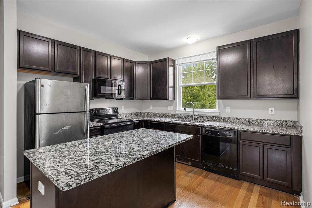 4592 Bradley Circle, Troy, MI 48085 — Photo 7