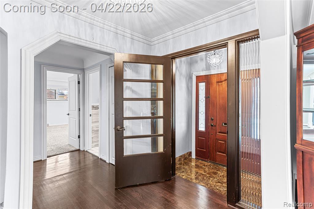 409 Crescent Drive, Dearborn, MI 48124 — Photo 9