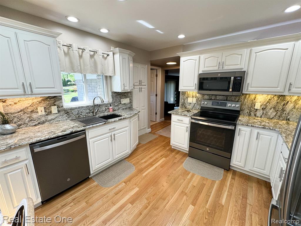 54511 MERKEL Lane, Shelby Twp, MI 48316 — Photo 15