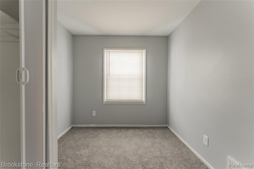 694 Emerson Avenue, Pontiac, MI 48340 — Photo 21