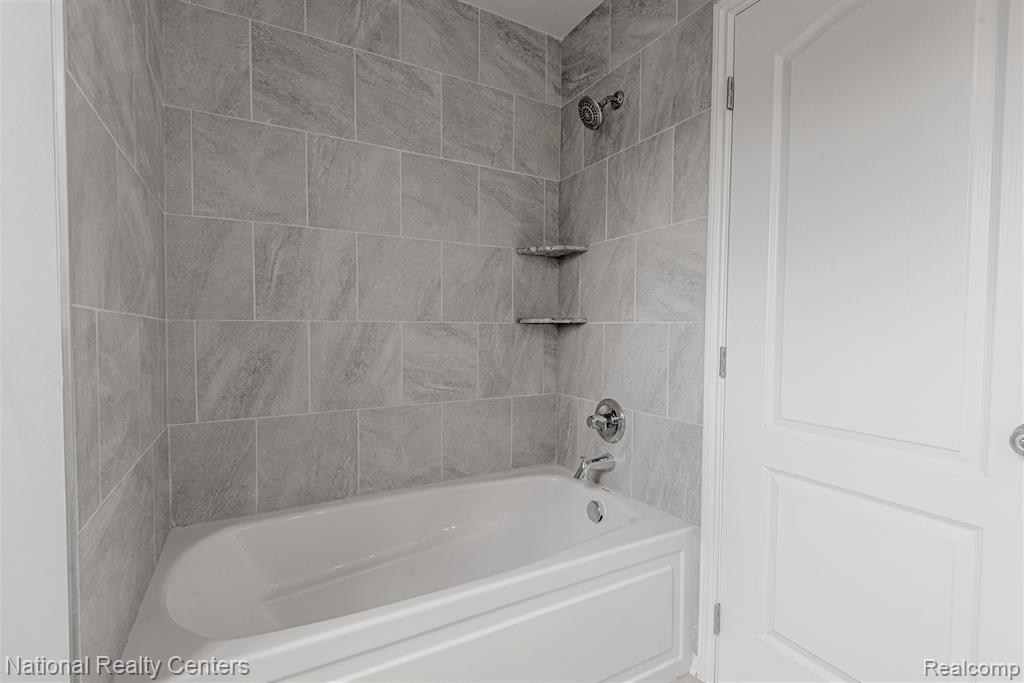10465 Valley Drive, Goodrich Vlg, MI — Photo 26