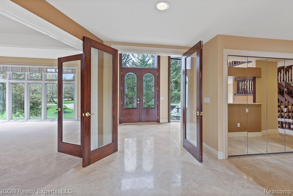 5215 DEER RUN Circle, Orchard Lake Village, MI 48323 — Photo 7