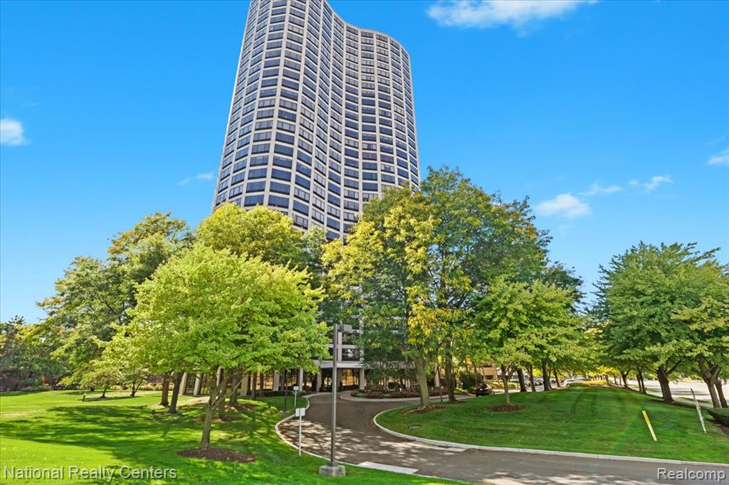 5000 Town Center, 408, Southfield, MI 48075 — front exterior