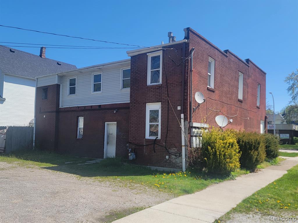 1725 10TH Street, Port Huron, MI 48060 — Photo 4