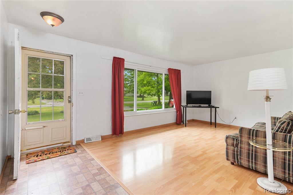 4327 Lancashire, Milford, MI 48380 — Photo 4