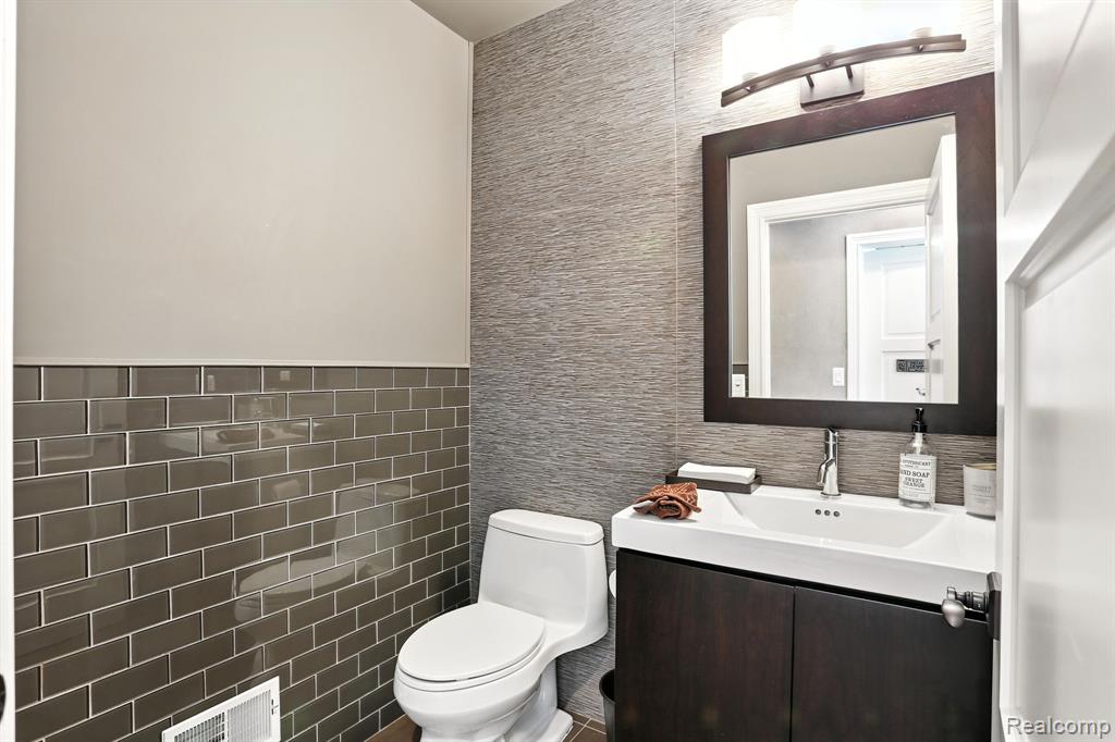 815 Pinery Boulevard, Lake Orion, MI 48362 — Photo 38