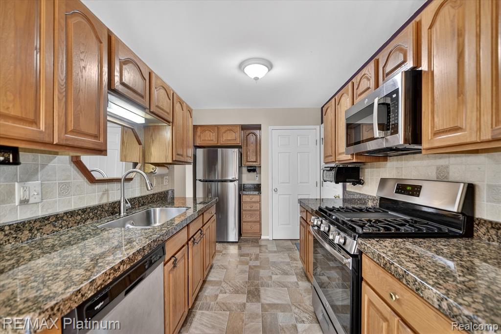 728 Griswold Street, Howell, MI 48843 — Photo 9