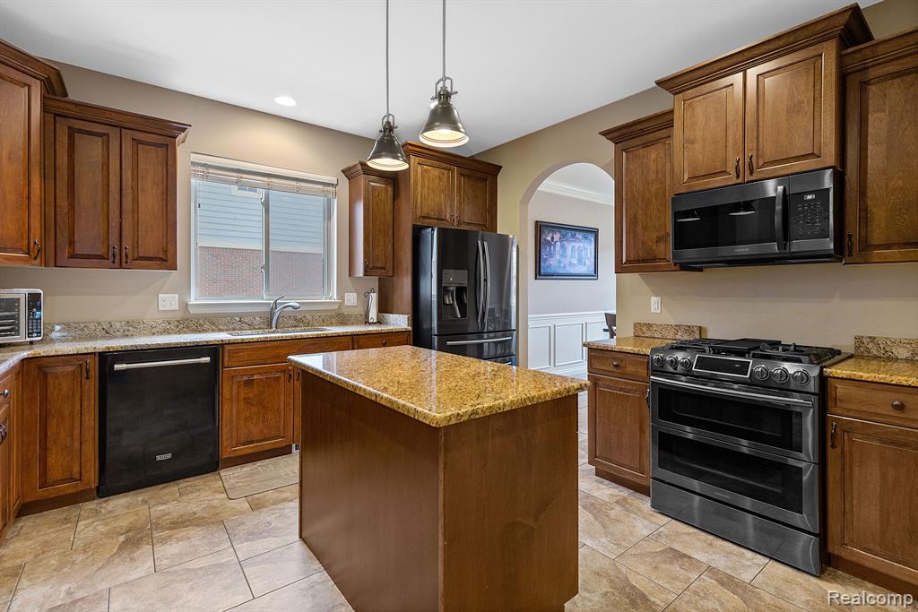 49751 GOLDEN PARK Drive, Shelby Twp, MI 48315 — Photo 9