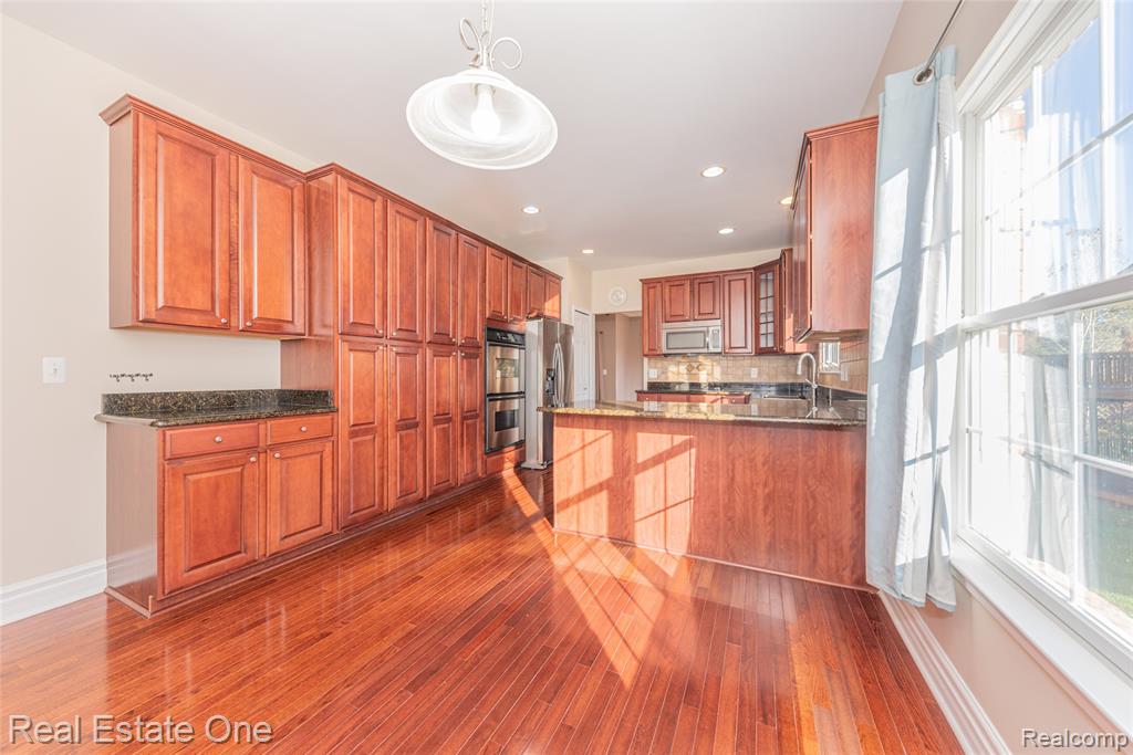 26610 Valhalla Drive, Farmington Hills, MI 48331 — Photo 23