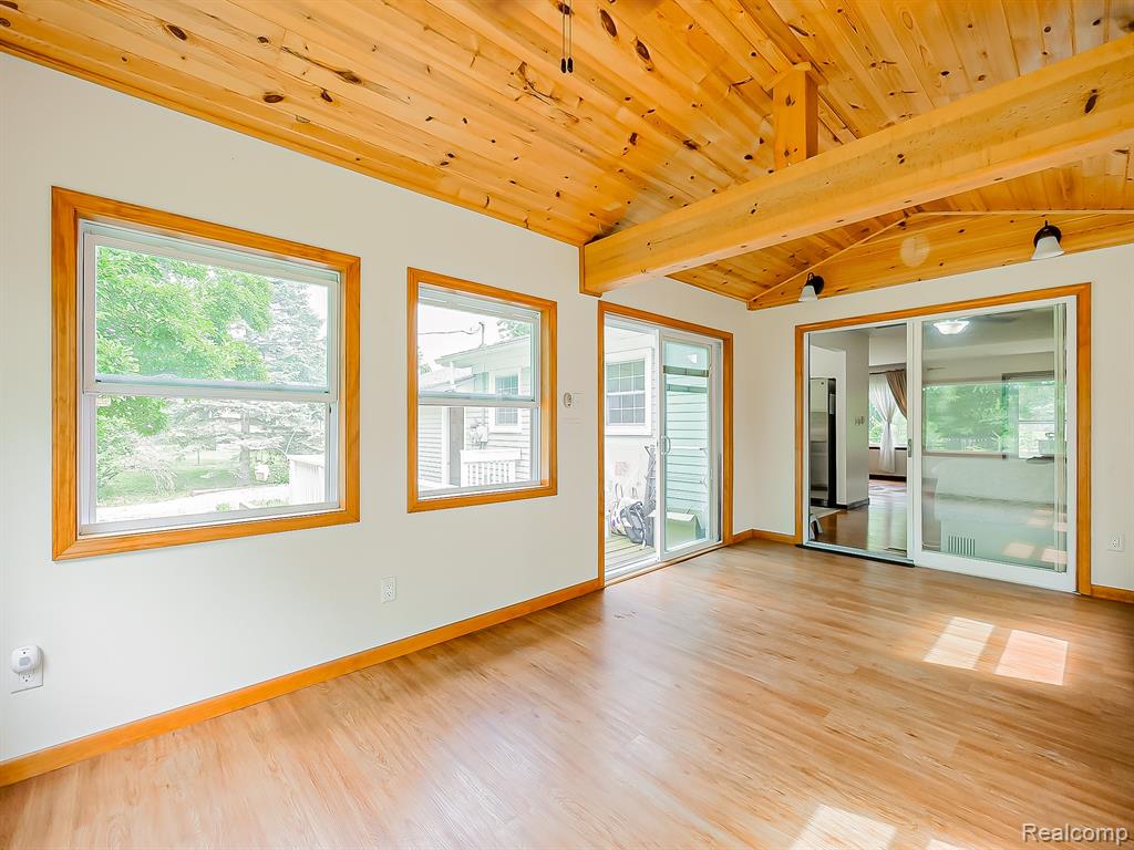 52010 11 Mile Road, South Lyon, MI 48178 — Photo 18