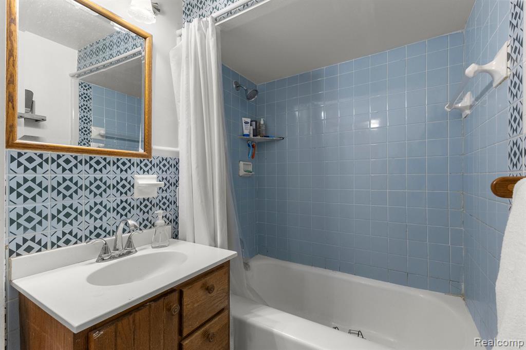 916 N MELBORN Street, Dearborn, MI 48128 — Photo 22