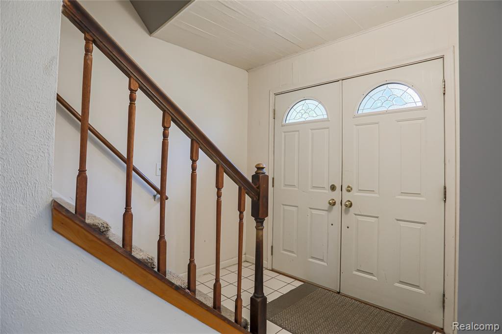 7014 Marco Drive, Waterford, MI 48327 — Photo 10