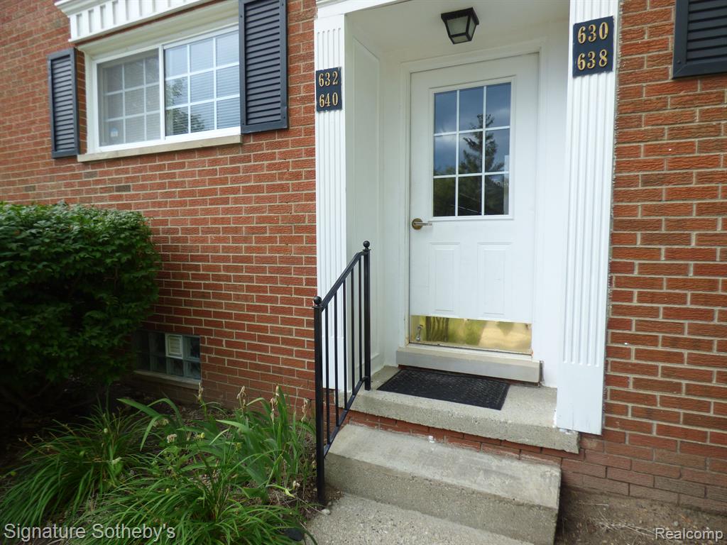 640 E FOX HILLS Drive, Bloomfield Hills, MI 48304 — Photo 20