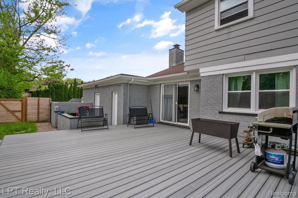 18441 ROSELAND Boulevard, Lathrup Village, MI 48076 — Photo 56