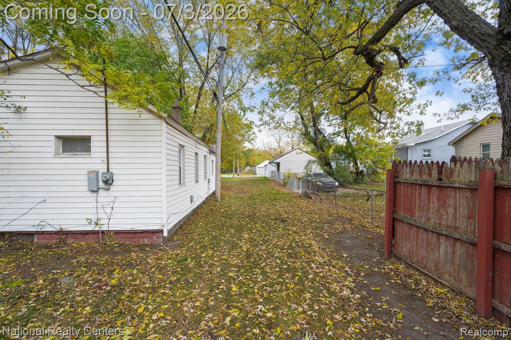 8104 Jackson Avenue, Warren, MI 48089 — Photo 5