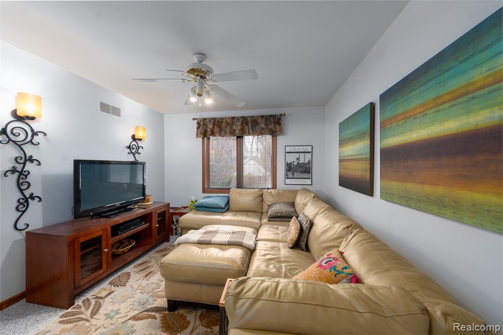 2321 Pine Hollow, Brighton, MI 48114 — Photo 27