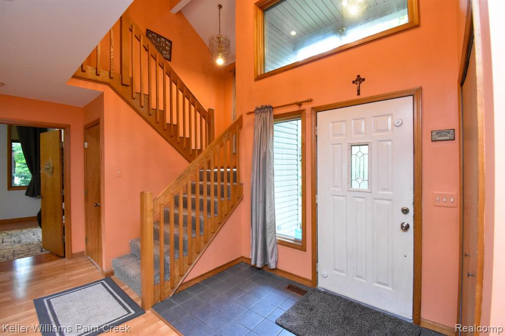 713 KNIBBE Road, Lake Orion, MI 48362 — Photo 6