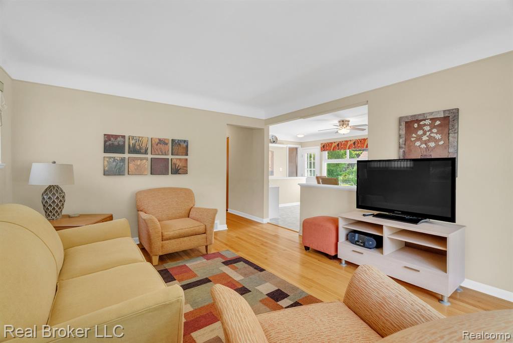 42347 Brentwood Drive, Plymouth, MI 48170 — Photo 9