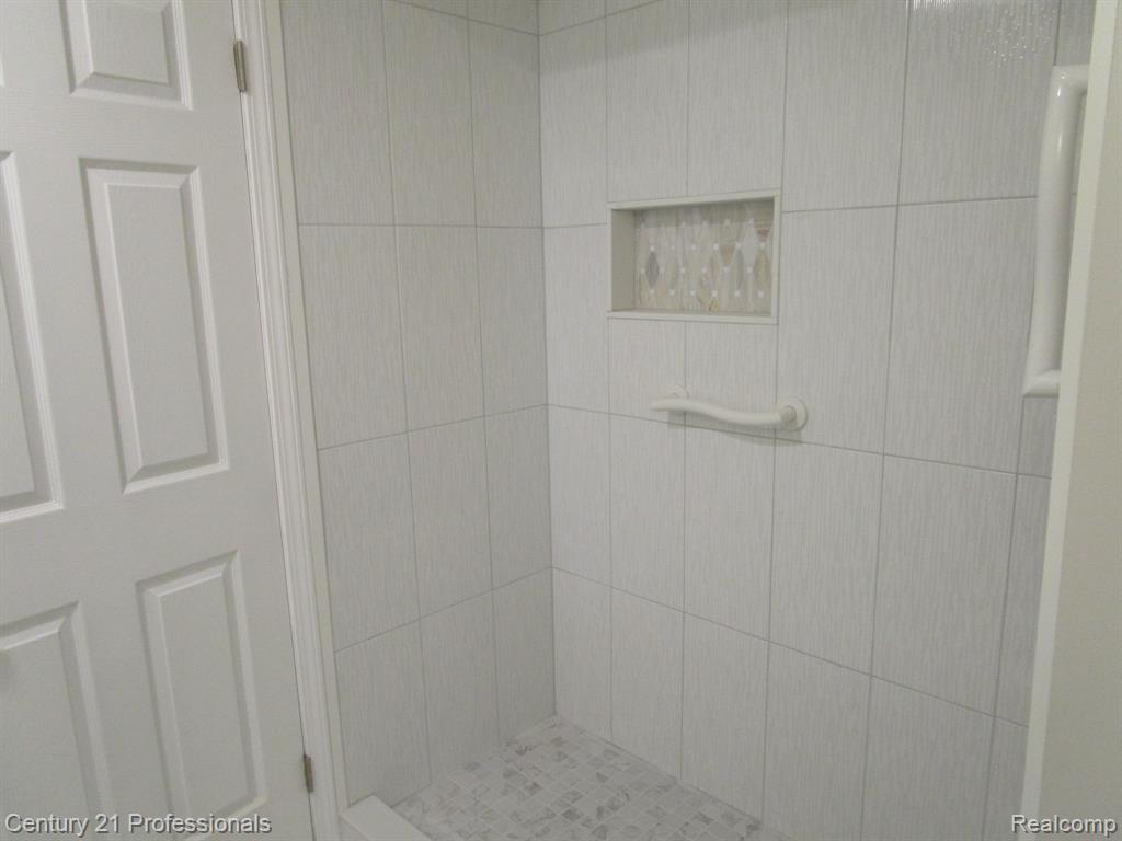 40643 Newport Drive, 273, Plymouth, MI 48170 — Photo 11