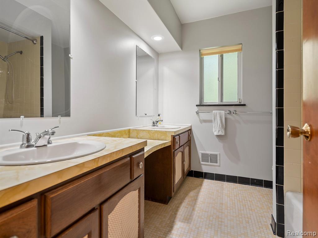 4875 Lockwood Drive, Washington, MI — Photo 16