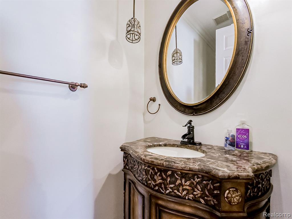 5570 HAMPSHIRE Drive, West Bloomfield, MI — Photo 27