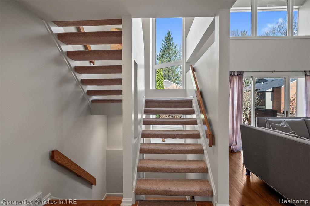 1060 Stratford Place, Bloomfield Hills, MI 48304 — Photo 8