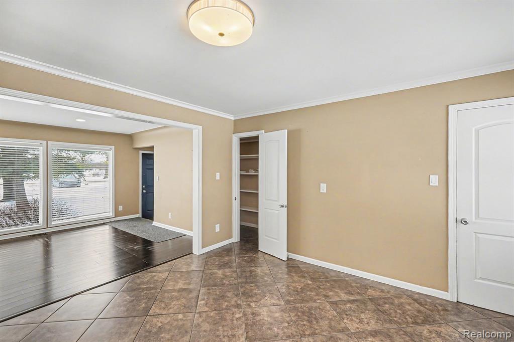 835 E Square Lake Road, Troy, MI 48085 — Photo 8
