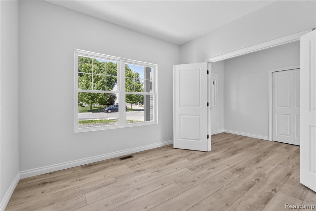 8760 Barrington, Ypsilanti, MI 48198 — Photo 10