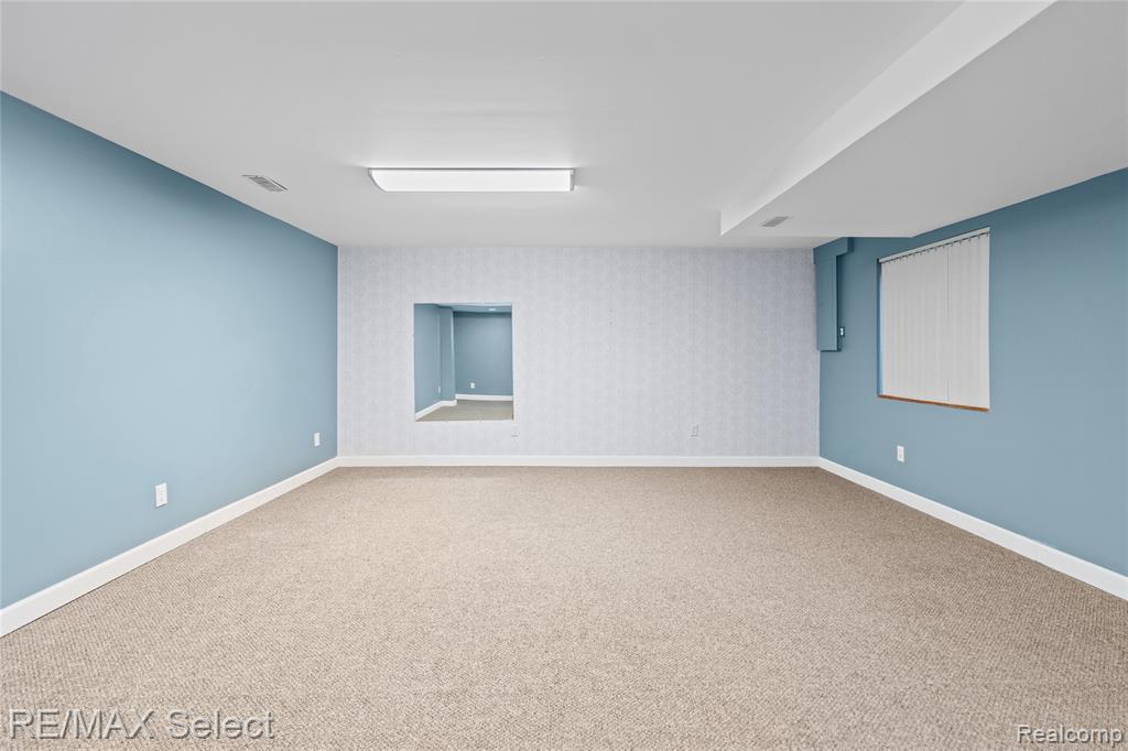580 Oakbrook Circle, Flushing, MI 48433 — Photo 38