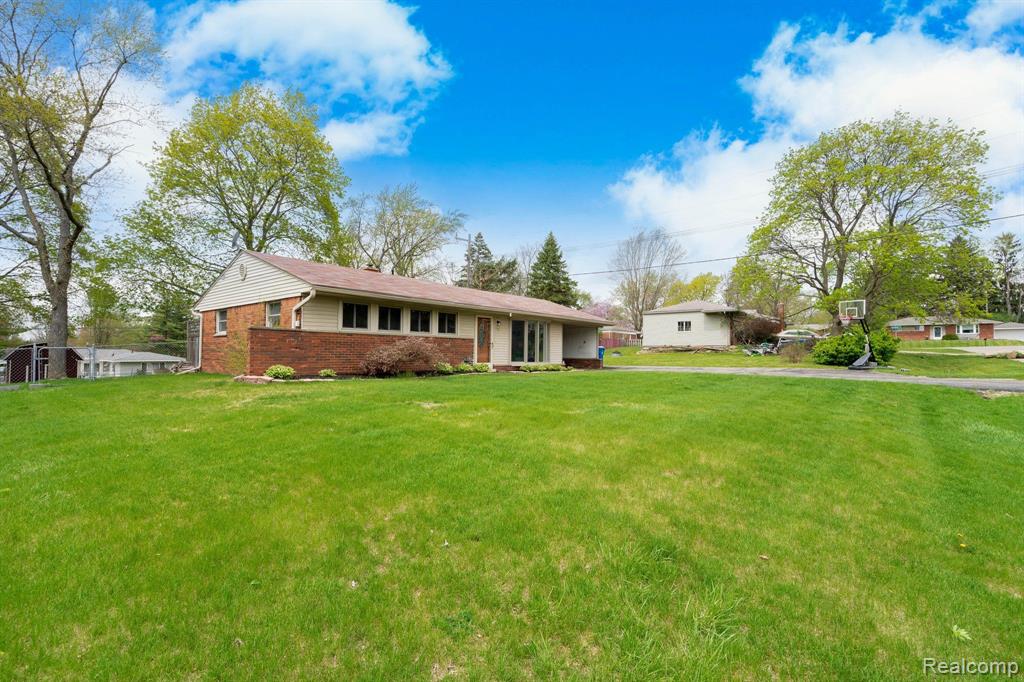 779 JOYCEIL Drive, Waterford, MI 48328 — Photo 2