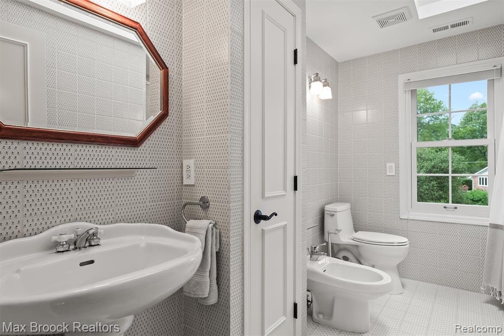 6280 Dakota Circle, Bloomfield Hills, MI 48301 — Photo 23