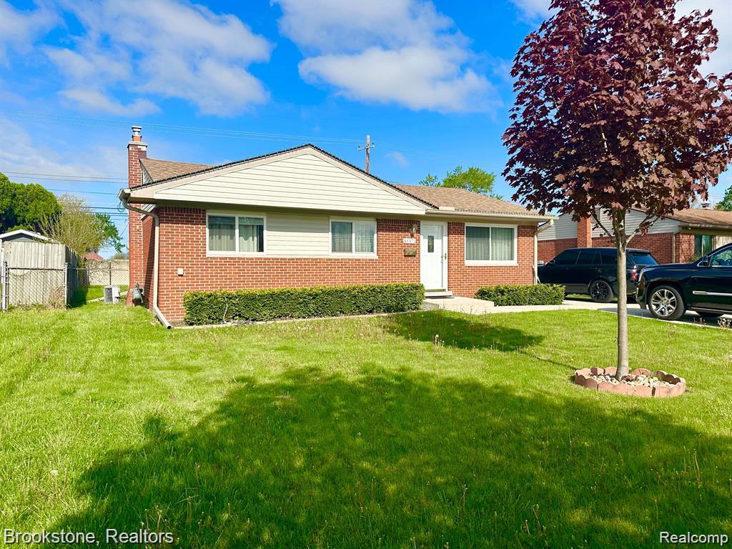 41371 HAMILTON Drive, Sterling Heights, MI 48313 — Photo 2