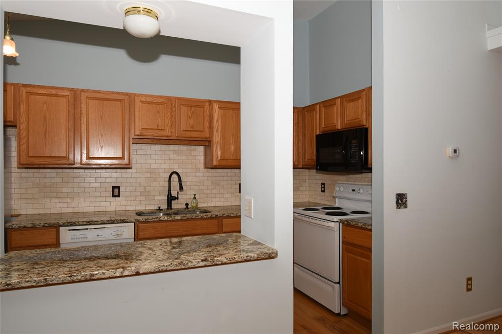 62310 Arlington Circle, 3, South Lyon, MI 48178 — Photo 4