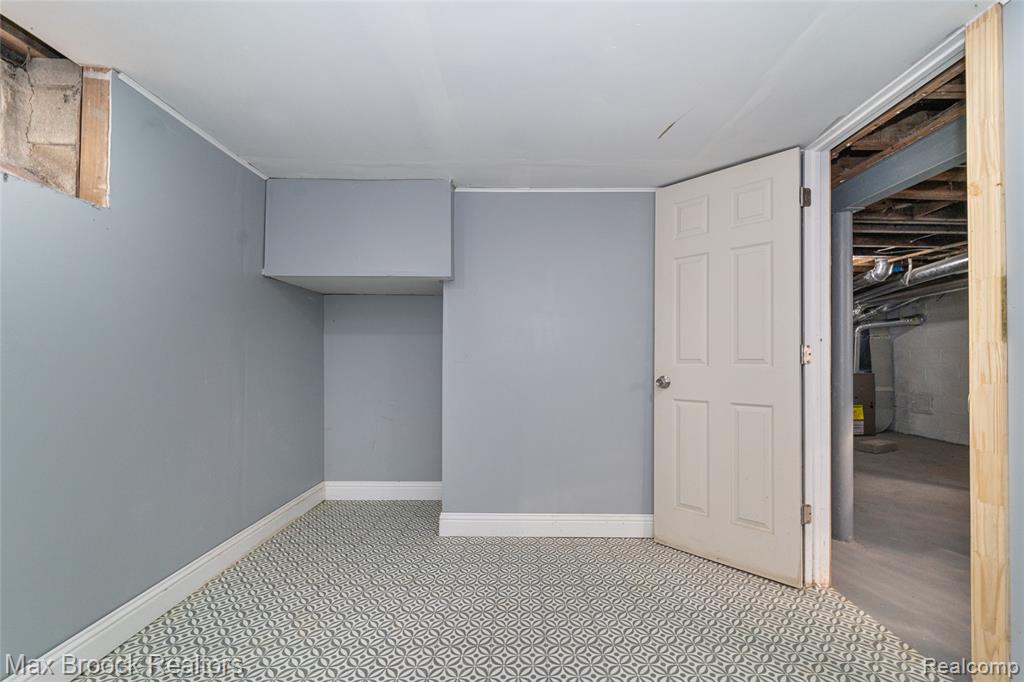 9327 Schaefer Highway, Detroit, MI 48228 — Photo 34