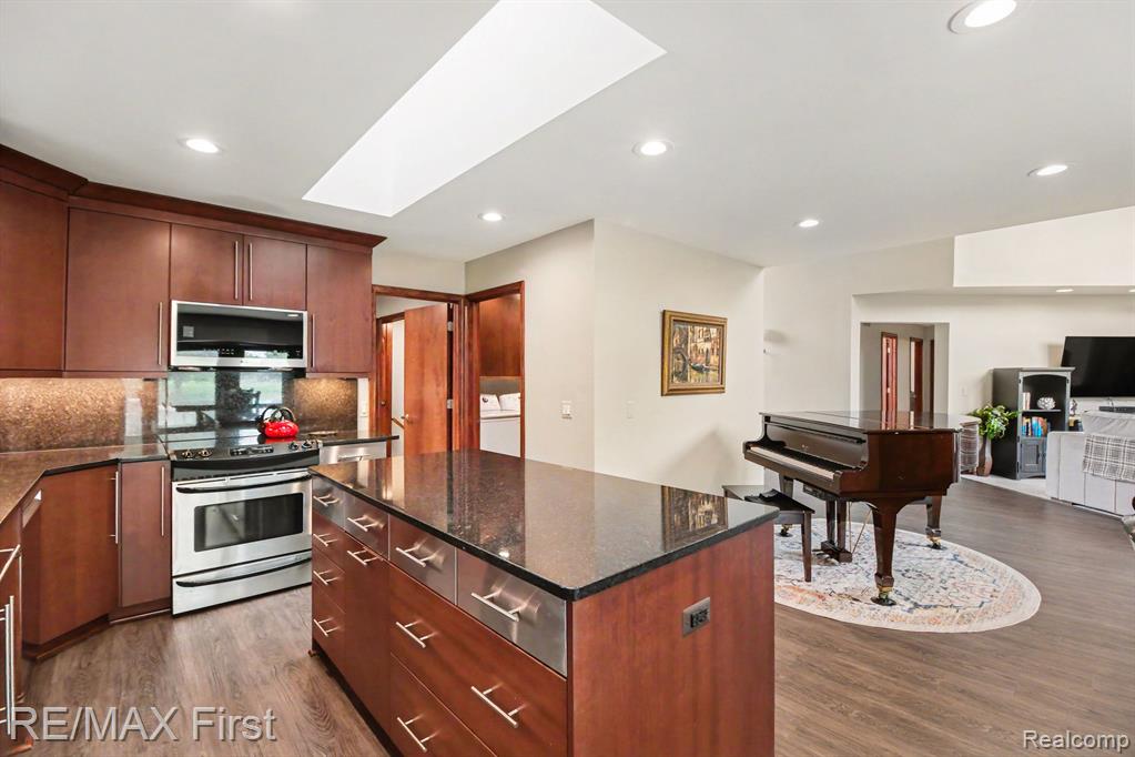 601 Brookwood Lane E, Rochester Hills, MI 48309 — Photo 12