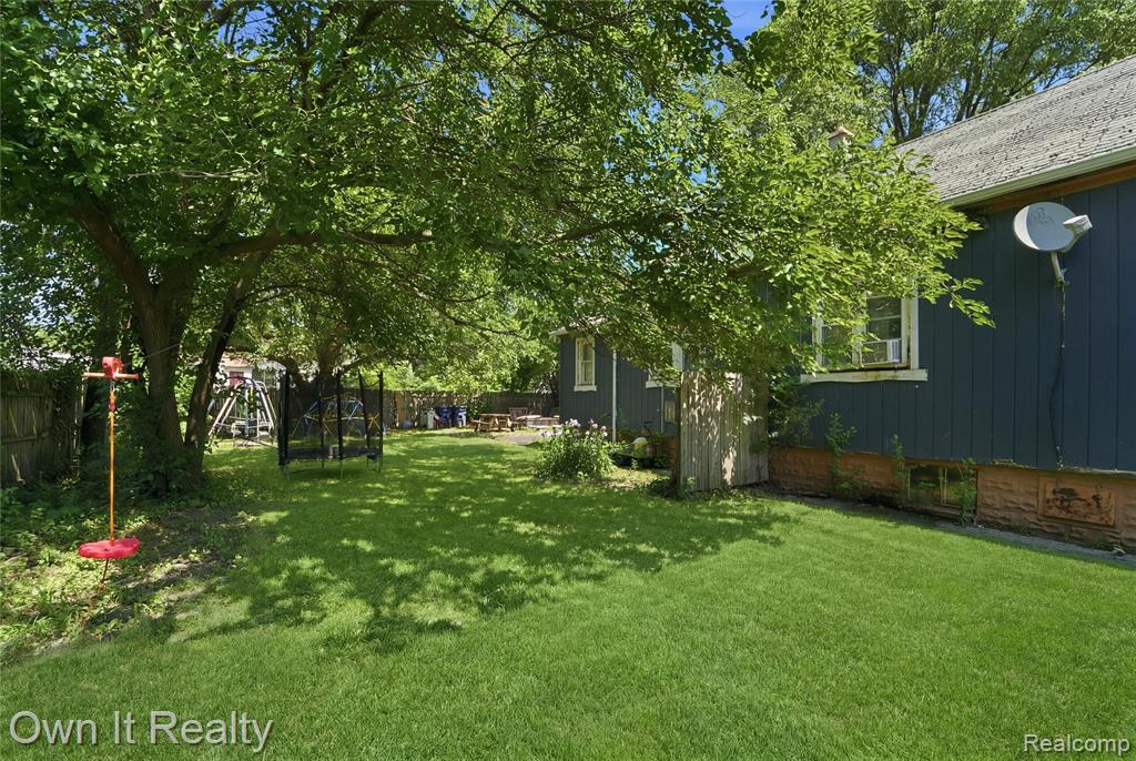 5255 Belmont Street, Hamtramck, MI 48212 — Photo 24