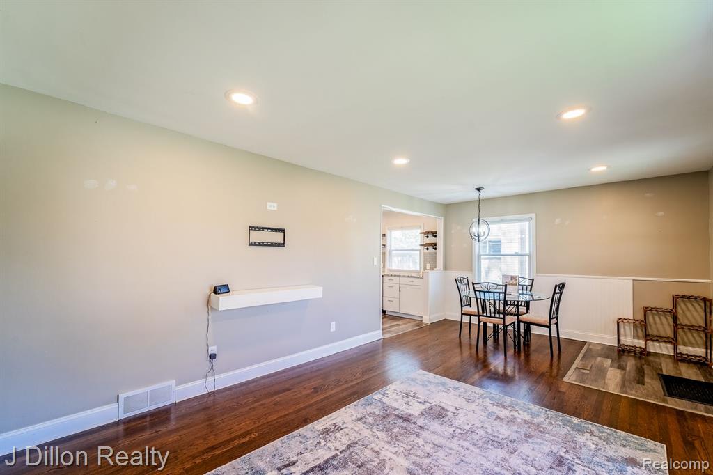 9371 MERRIMAN Road, Livonia, MI 48150 — Photo 25
