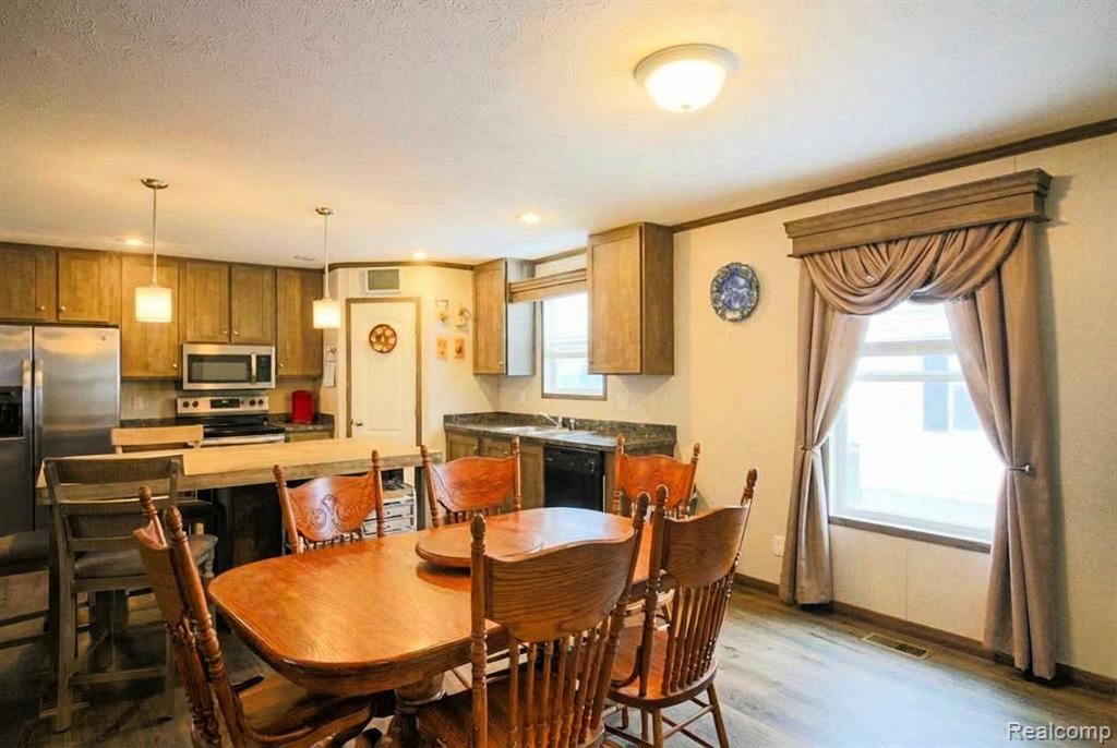 25843 Loudon, Brownstown, MI 48134 — Photo 6