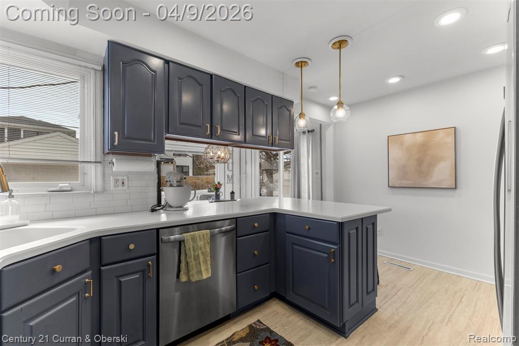 401 Walnut Avenue, Royal Oak, MI 48073 — Photo 18