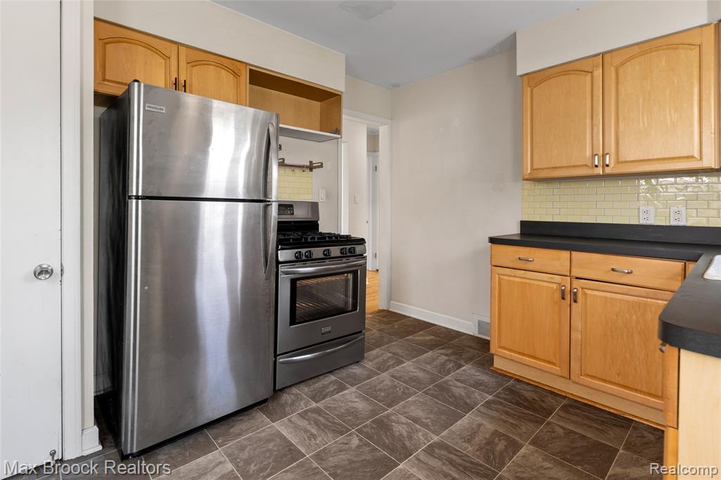 450 E MAPLEHURST Street, Ferndale, MI 48220 — Photo 4
