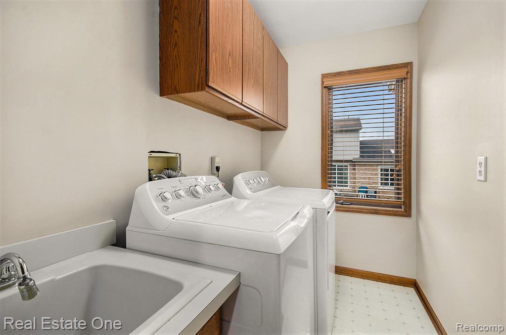 6281 Quaker Hill Drive, West Bloomfield, MI — Photo 15