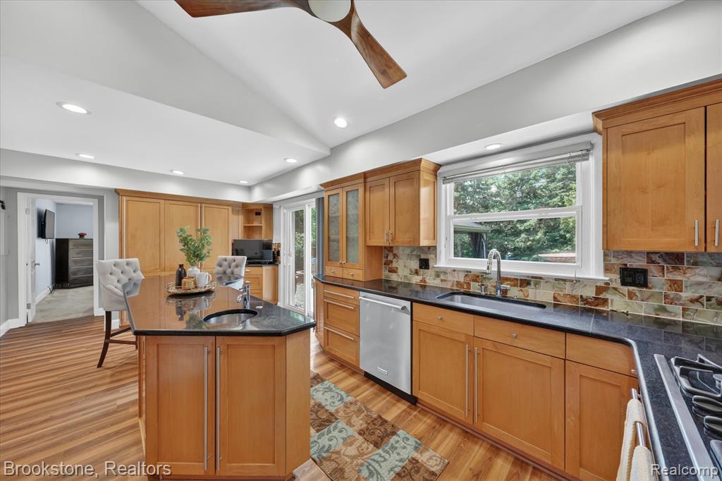 30261 Ardmore Drive, Farmington, MI 48334 — Photo 7